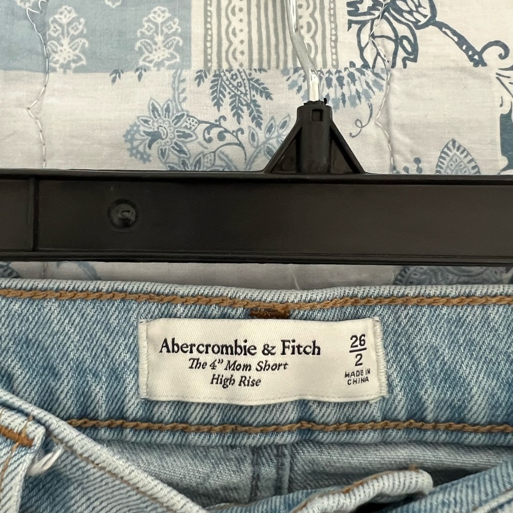 Abercrombie & Fitch The 4" Mom Short Light Blue High Rise Jean Shorts Size 26|2 - Picture 4 of 4
